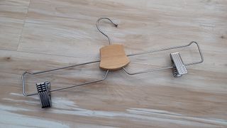 Lote perchas para faldas (6uds)