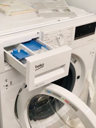 Lavadora Encastrada 8KG con golpe FrigoMark