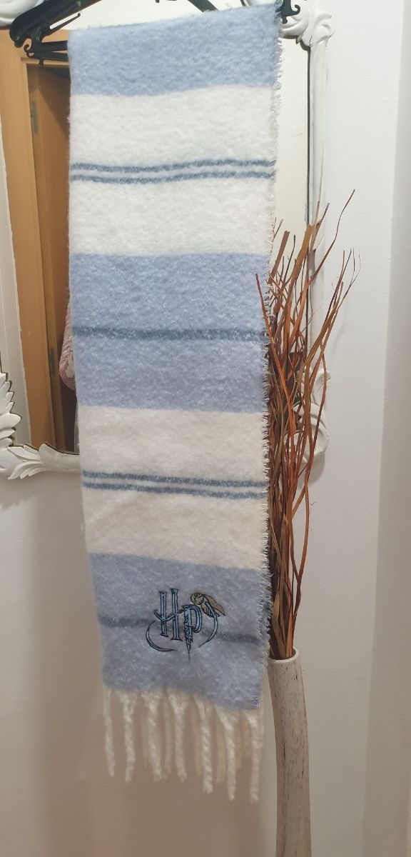 Bufanda larga con motivo Harry Potter.