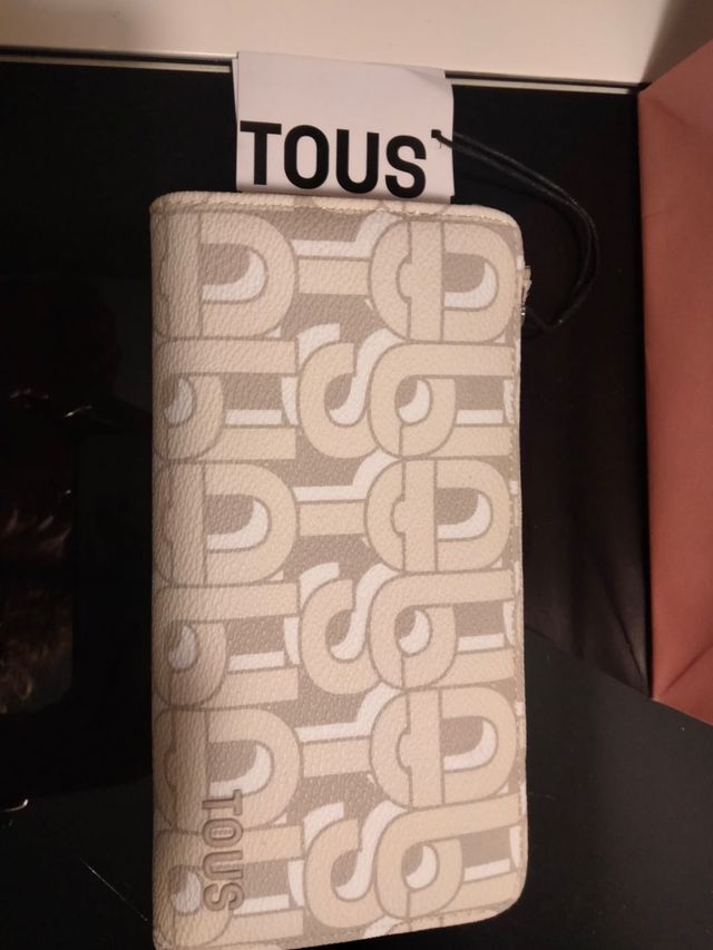 Cartera y monedero Tous.