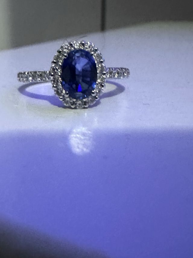 Anello Mumit in oro, diamanti e zaffiro