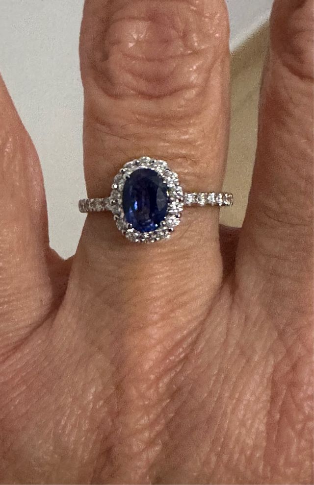 Anello Mumit in oro, diamanti e zaffiro