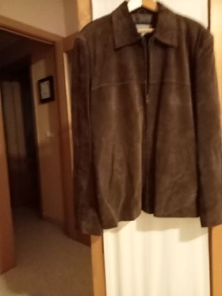 Chaqueta de ante marron hombre.
