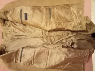 Chaqueta de pana beige.