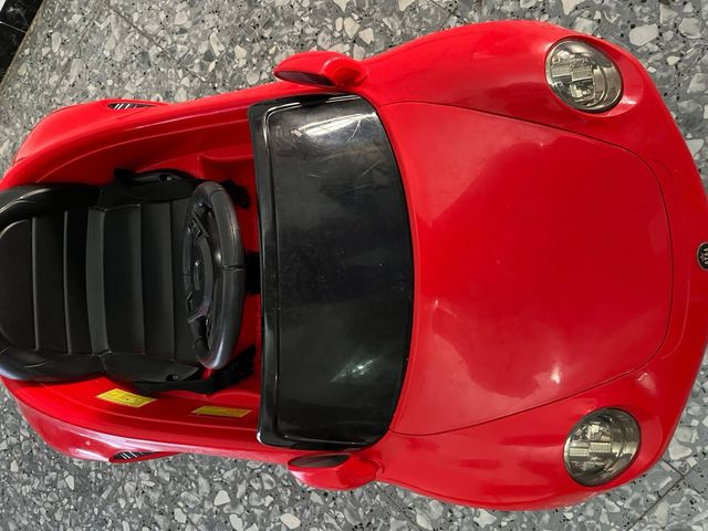 Coche descapotable teledirigido rojo