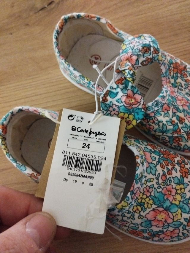 Sandalias de niña sin estrenar