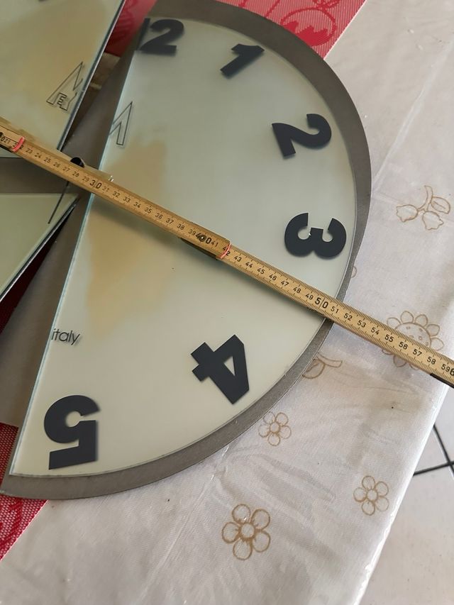 Orologio di design molto grande