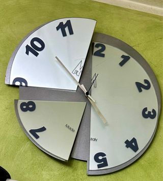 Orologio di design molto grande