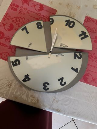 Orologio di design molto grande