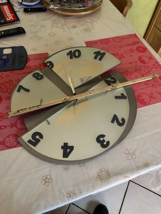 Orologio di design molto grande