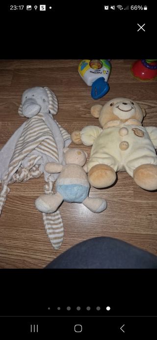 Perchas, peluches y juguetes bebé