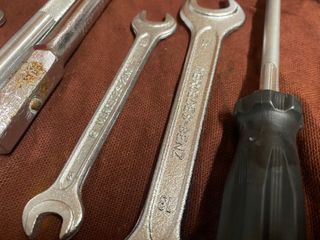 JUEGO DE HERRAMIENTAS + BOTIQUIN MERCEDES SL R129