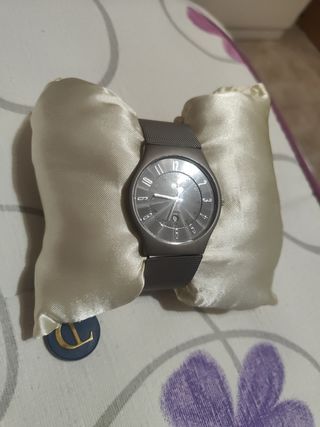 Reloj nuevo de titanio