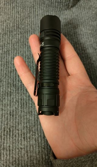 Linterna táctica Sofirn sc28