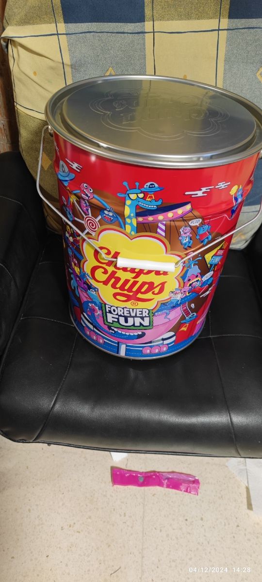 Cubo metálico chupachups