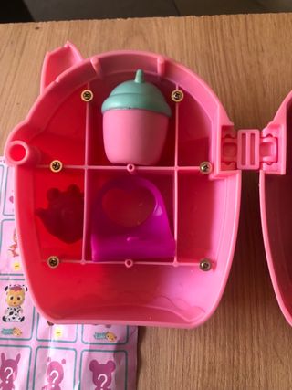 Bebé llorón con casita