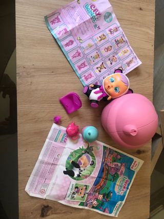 Bebé llorón con casita