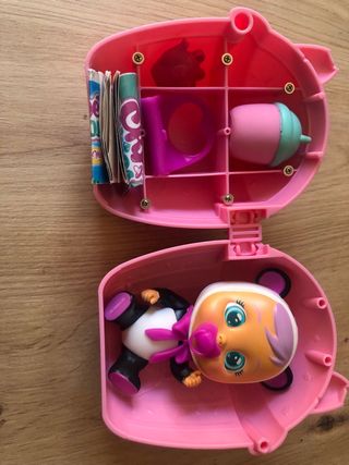 Bebé llorón con casita