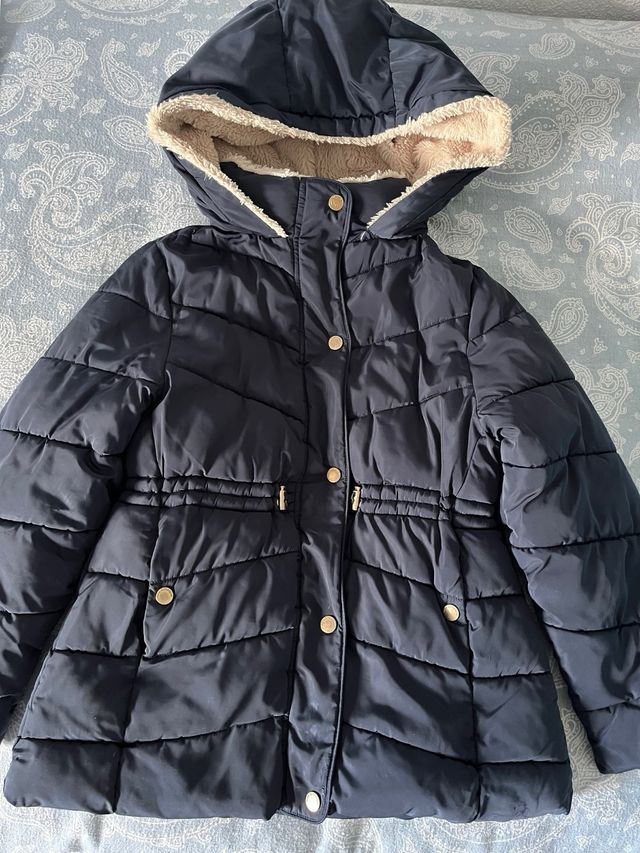 Abrigo Niña ZARA talla 10 Azul marino de segunda mano por 10 EUR