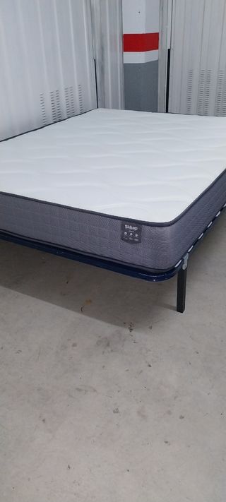 Se vende una cama de dos plazas en buen estado