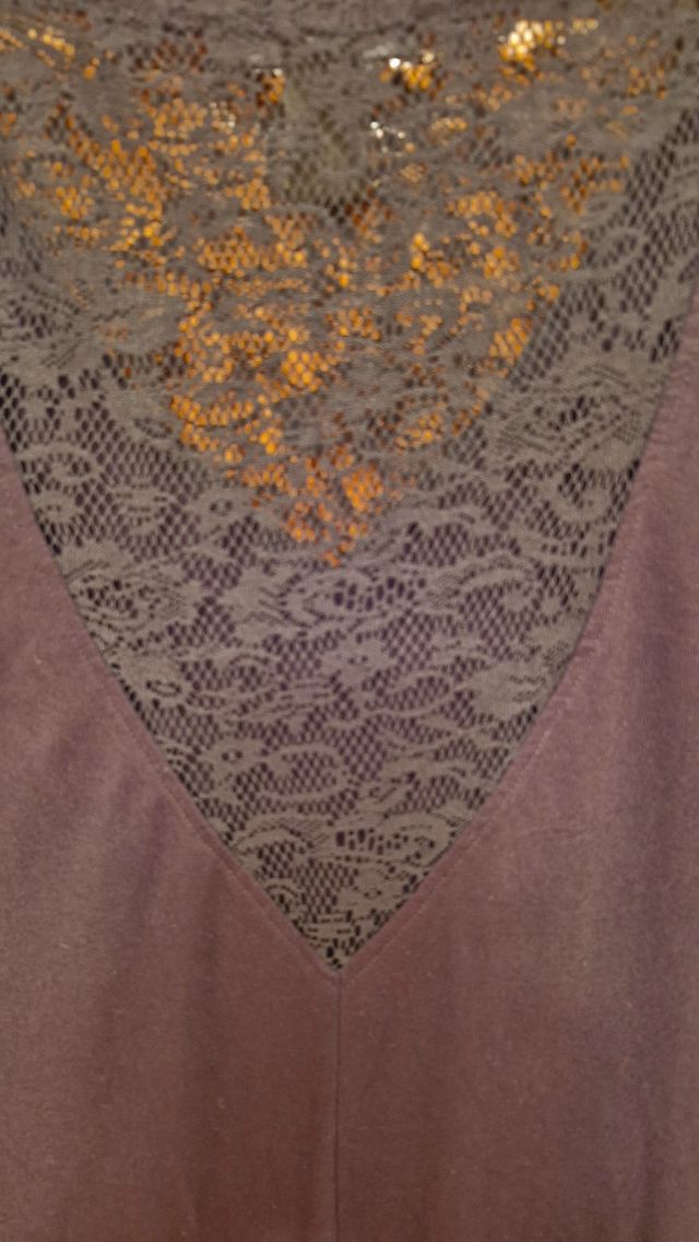 Vestido corto negro ajustado encaje