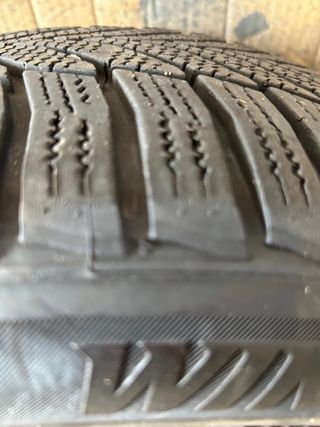 4 gomme invernali Nexen 215/50R17