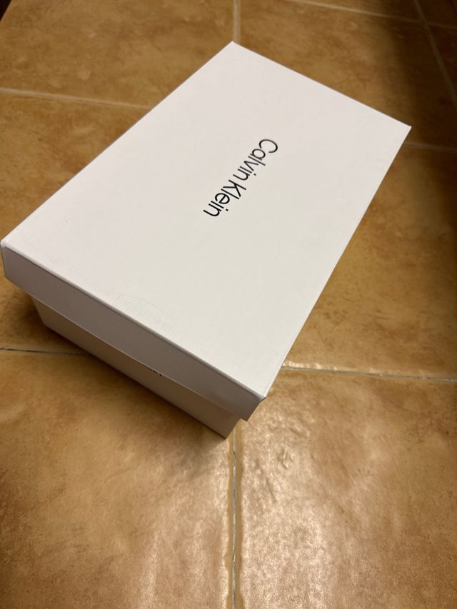 2 Cajas de Calvin klein de carton nueva