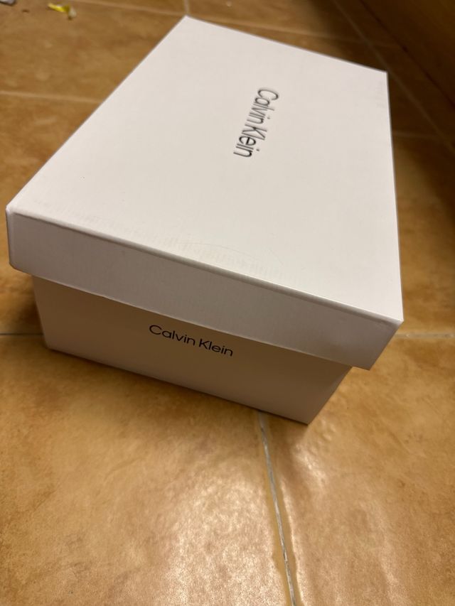 2 Cajas de Calvin klein de carton nueva