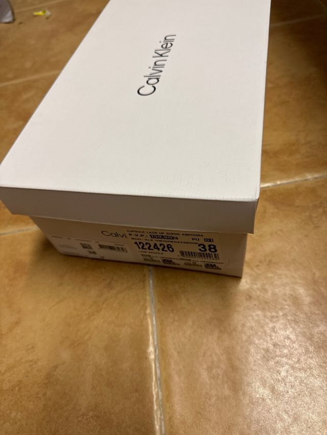2 Cajas de Calvin klein de carton nueva