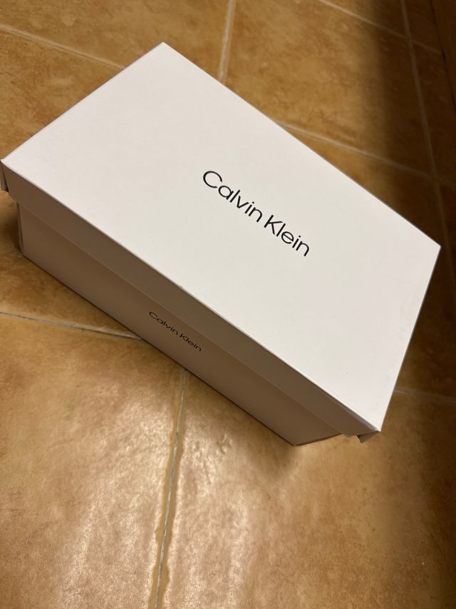 2 Cajas de Calvin klein de carton nueva