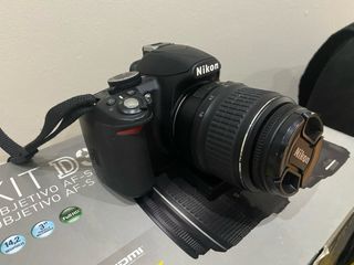 Camara Nikon D3100