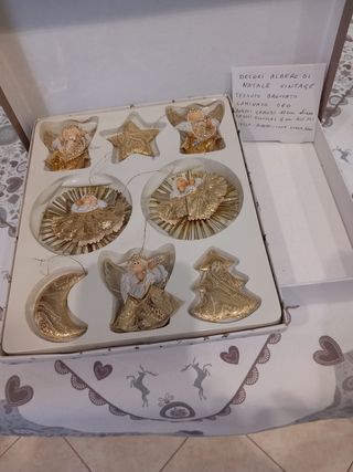 Addobbi vintage dorati di natale 