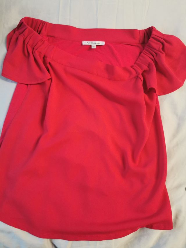Maglia marca ANIS Collection colore rosso. 