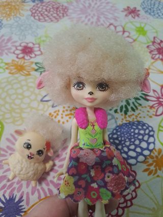 Muñeca Enchantimals-Lorna Lamb 