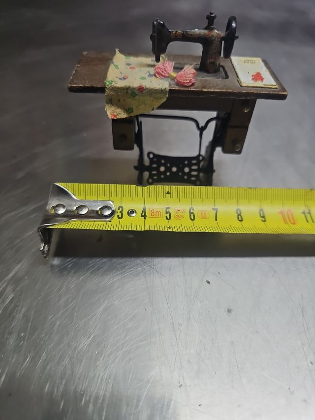 Mini maquina de coser