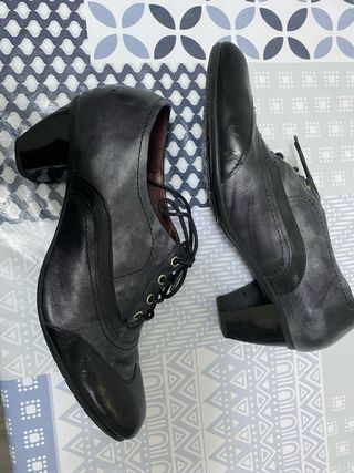 Zapatos pitillos cordones señora