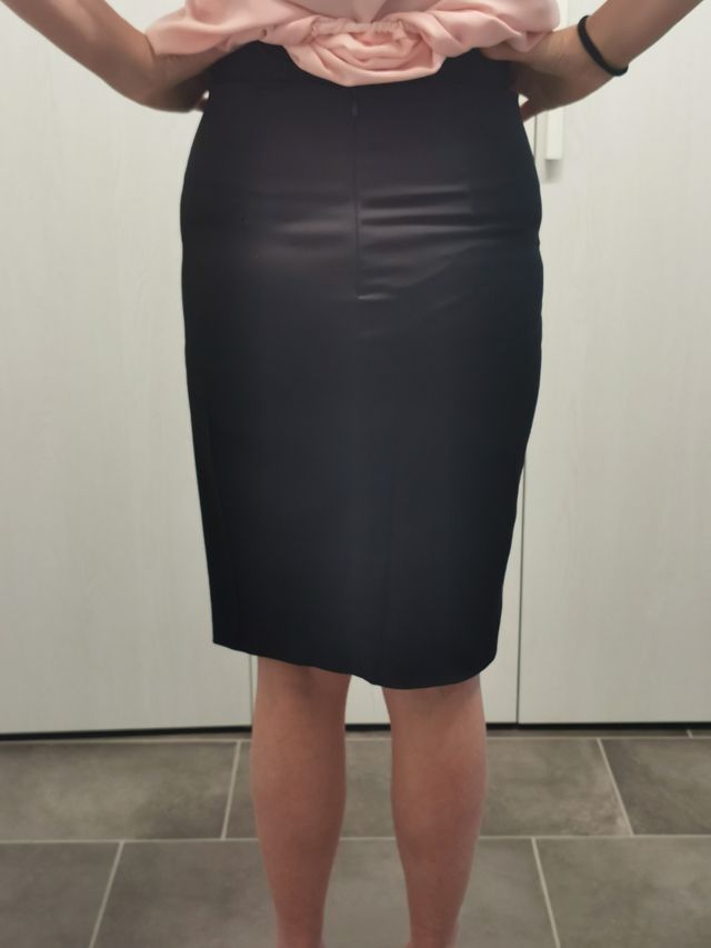 Gonna a tubino di colore nero marca AngySix