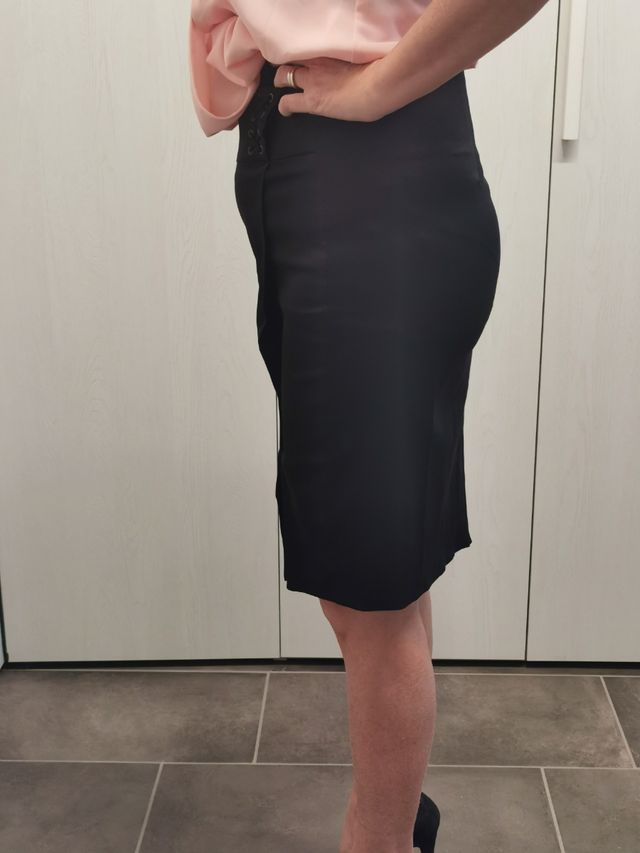 Gonna a tubino di colore nero marca AngySix