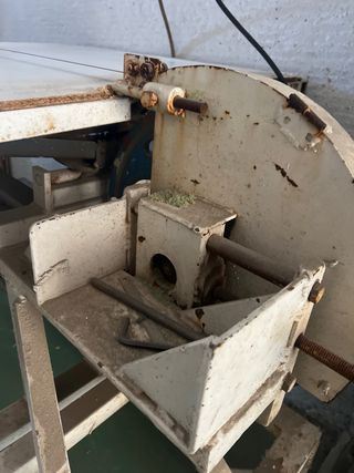 maquina sierra circular funcionando