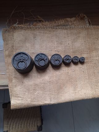 PESAS DE HIERRO EN BUEN ESTADO.