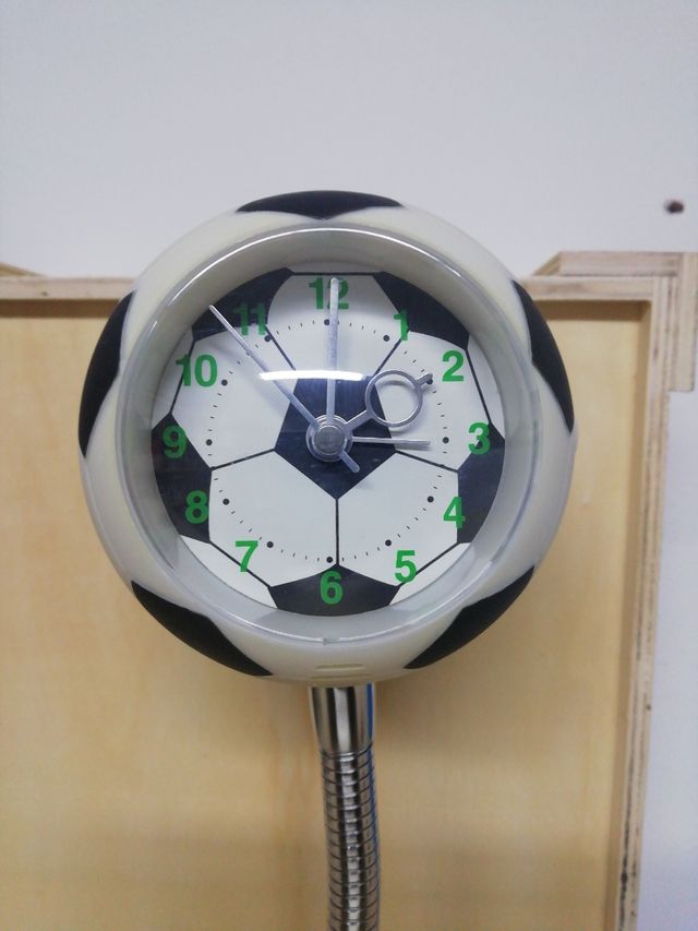 5x4 Reloj vintage deportivo con peana. 