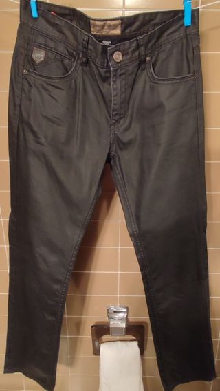 Pantalón vaquero negro