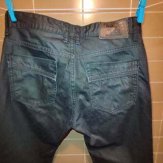 Pantalón vaquero negro