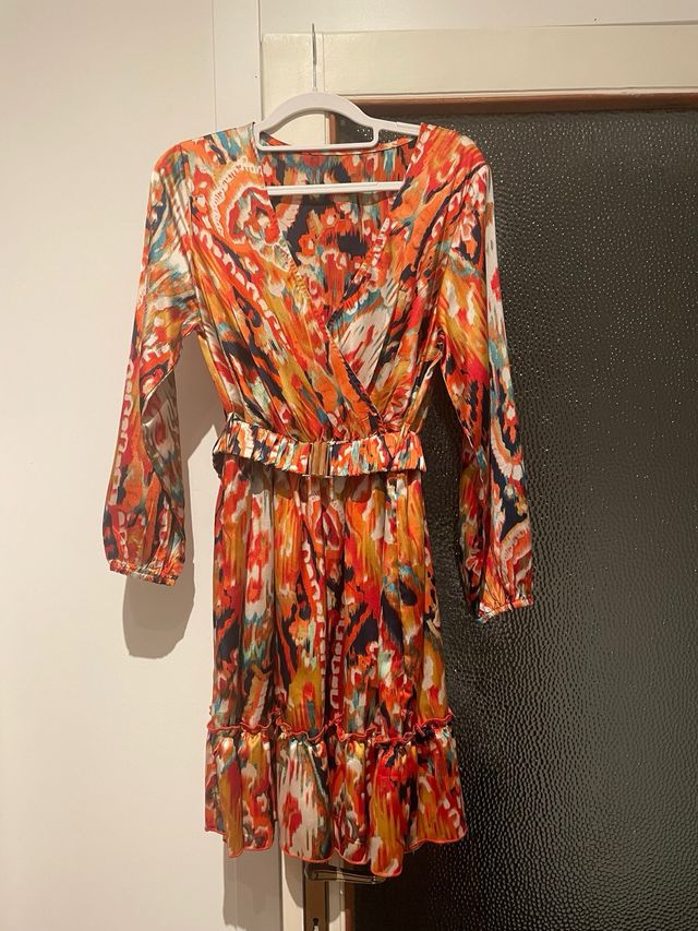 Abito fantasia con cintura