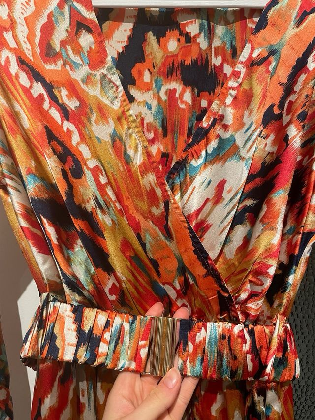 Abito fantasia con cintura