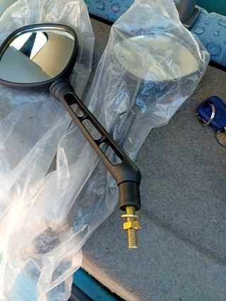 Dos Espejos laterales de moto. Tornillo 8mm