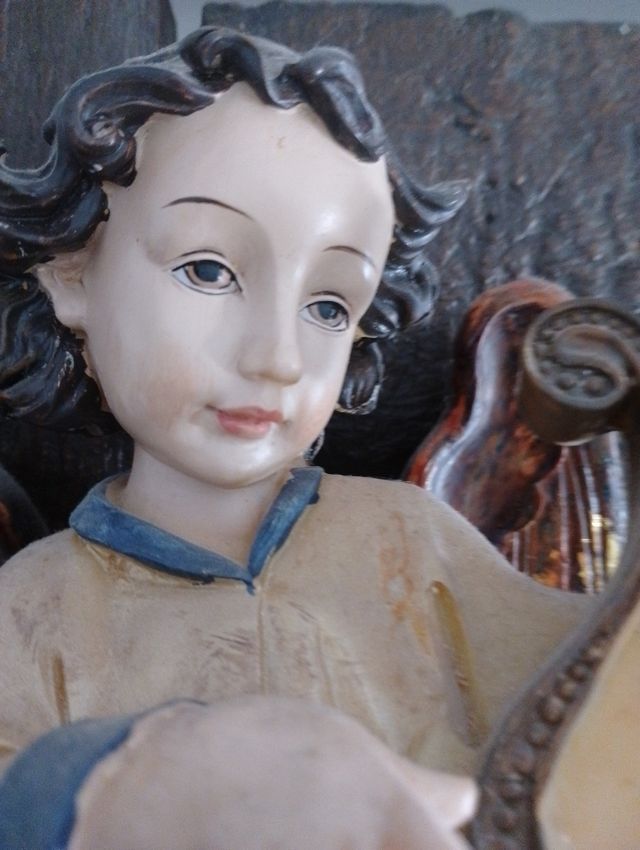 Angelo con ali di legno