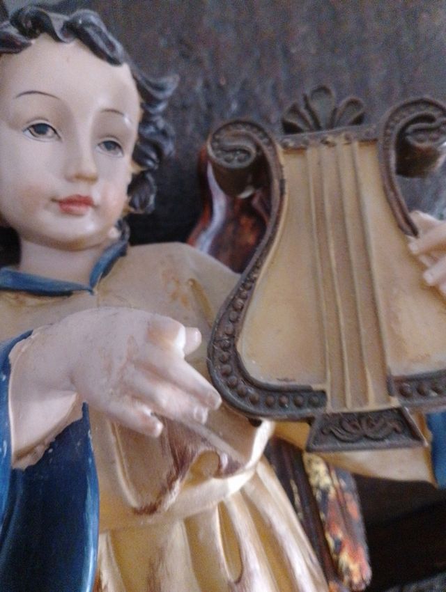 Angelo con ali di legno