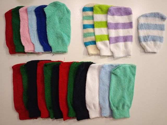 22 MANOPLAS DE BAÑO: 15 GRANDES Y 7 MEDIANAS