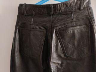 Pantalones negros de piel